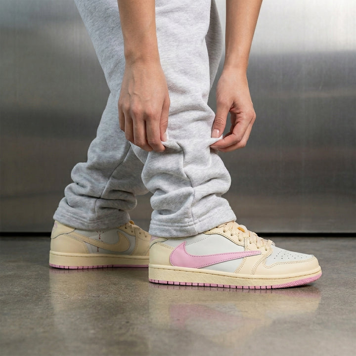 Air Jordan 1 Low OG x Travis Scott 'Shy Pink'